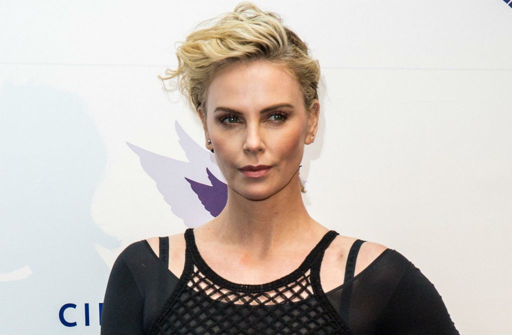 Charlize Theron u drugačijoj \'goloj\' haljini - 1