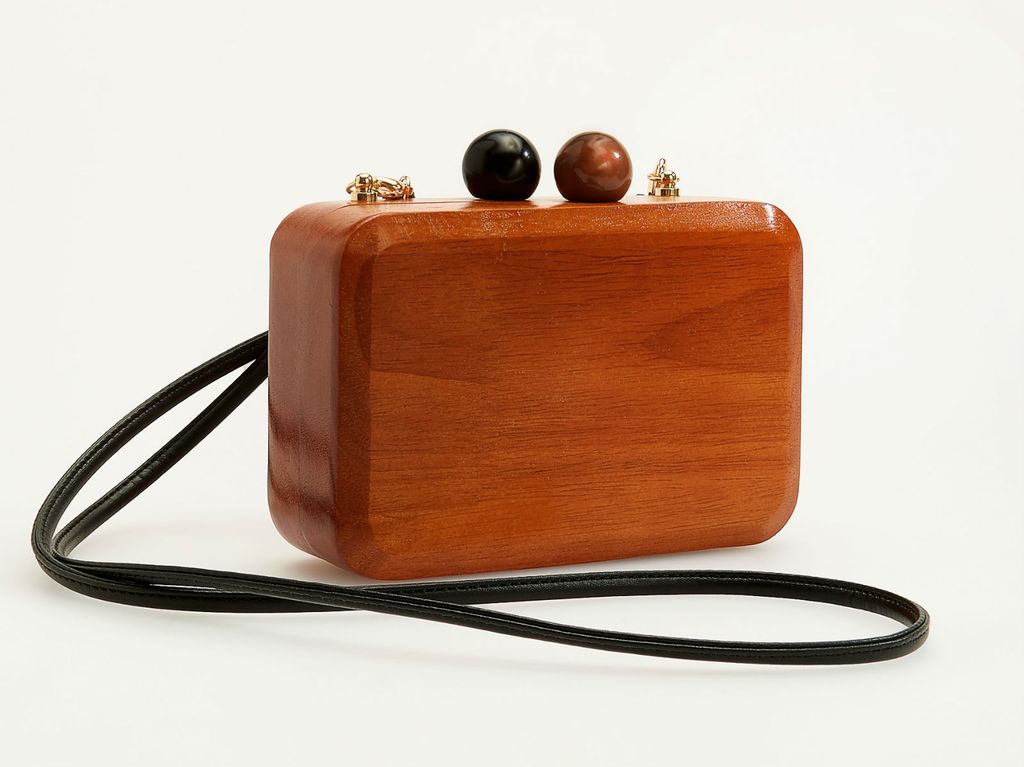 Reserved, 34,99 funti (293,97 kn)