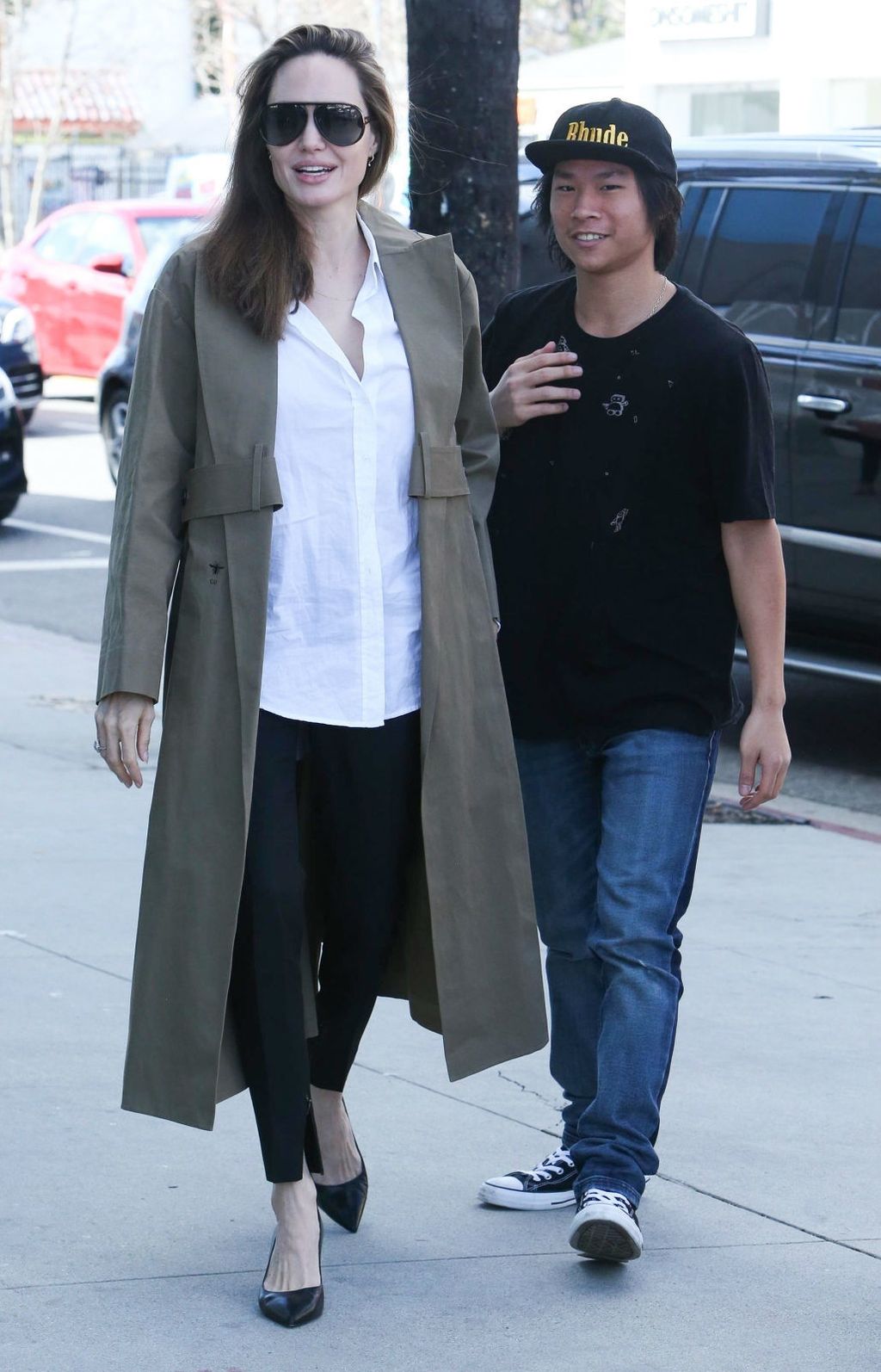 Angelina Jolie u šopingu s 15-godišnjim sinom Paxom u aveniji Melrose - 6