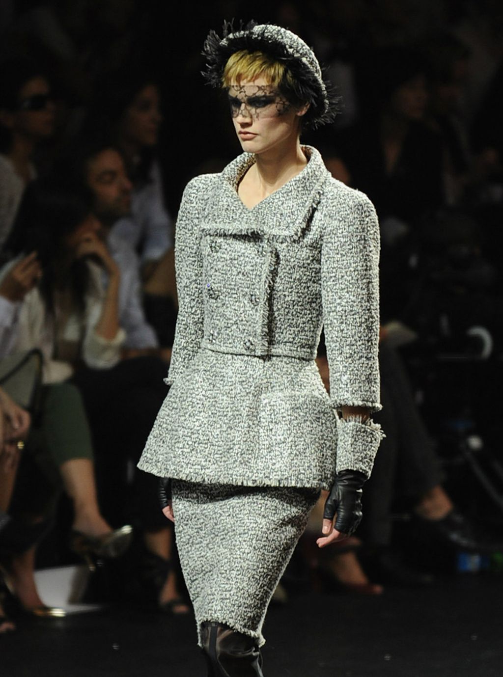 Chanelovi dvodijelni kostimi u (re)interpretaciji Karla Lagerfelda - 10