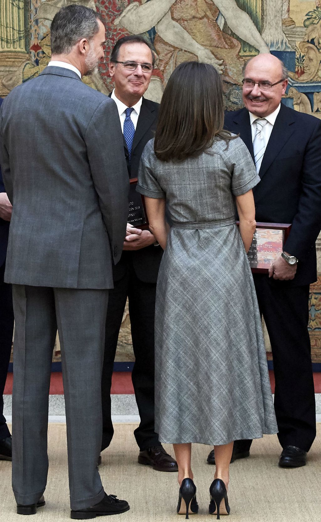 Kraljica Letizia u laskavoj haljini brenda Massimo Dutti