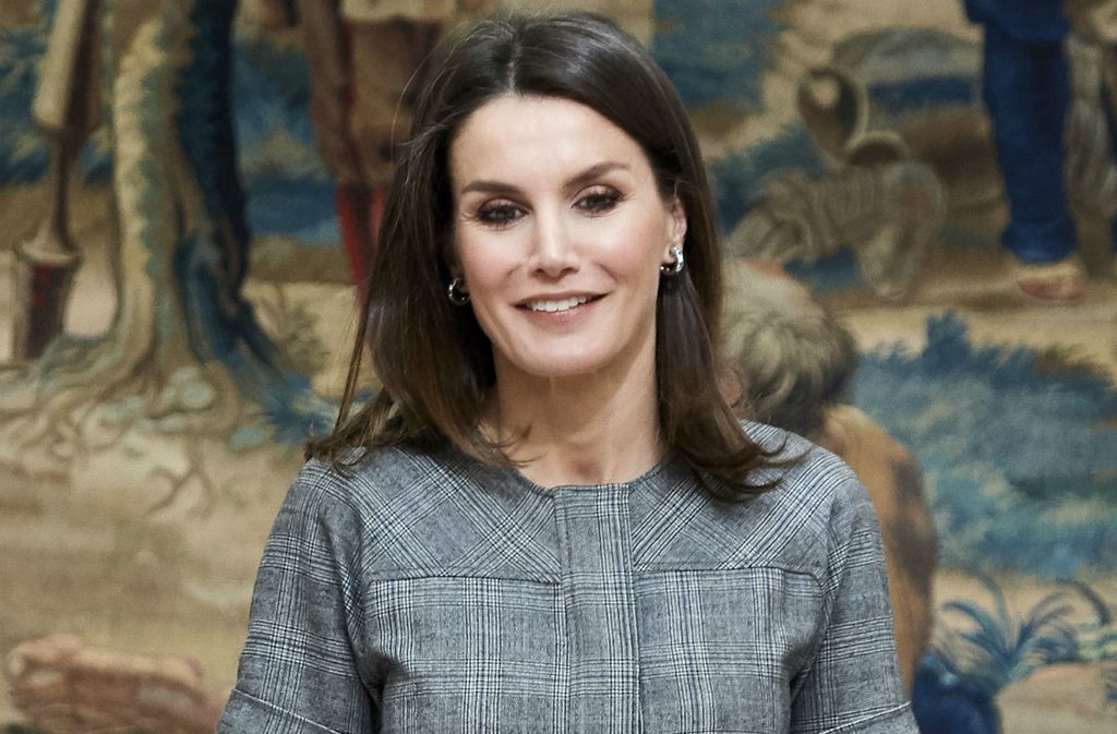 Kraljica Letizia u laskavoj haljini brenda Massimo Dutti - 3