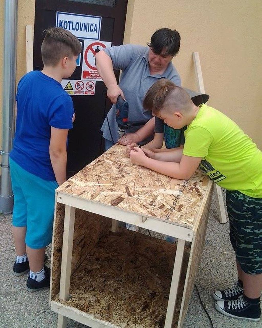 Učenici i djelatnici OŠ