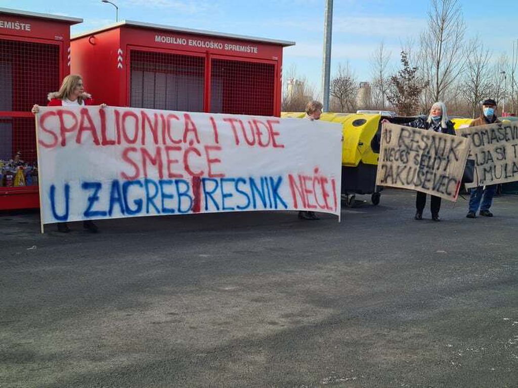 Tomaševića dočekali građani s transparentima - 2