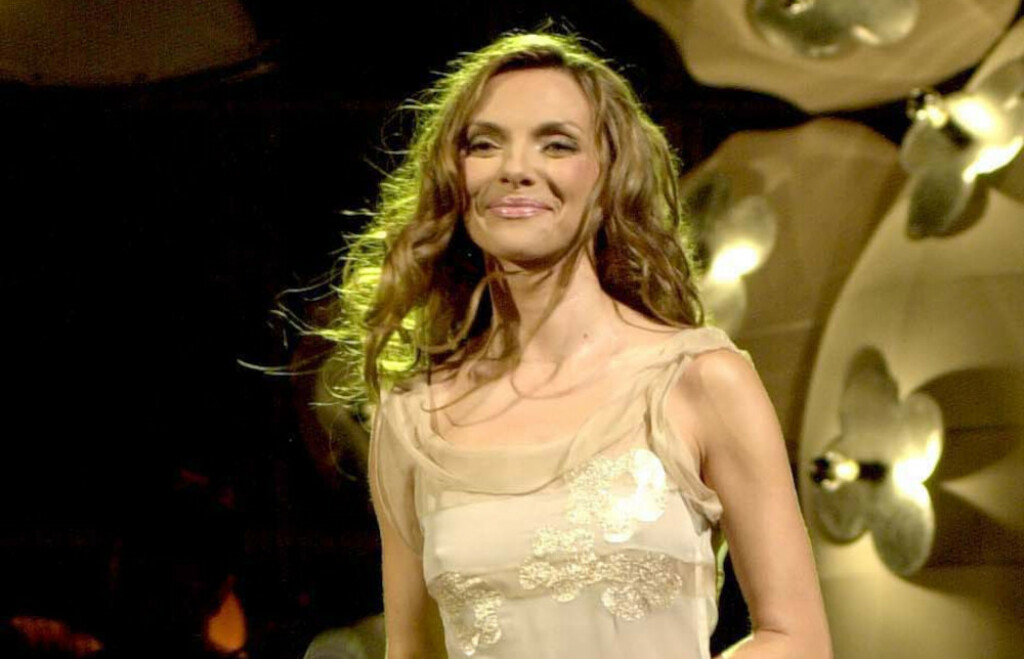 Vlatka Pokos u zlatnim štiklama na Splitskom festivalu 2003. godine - 3