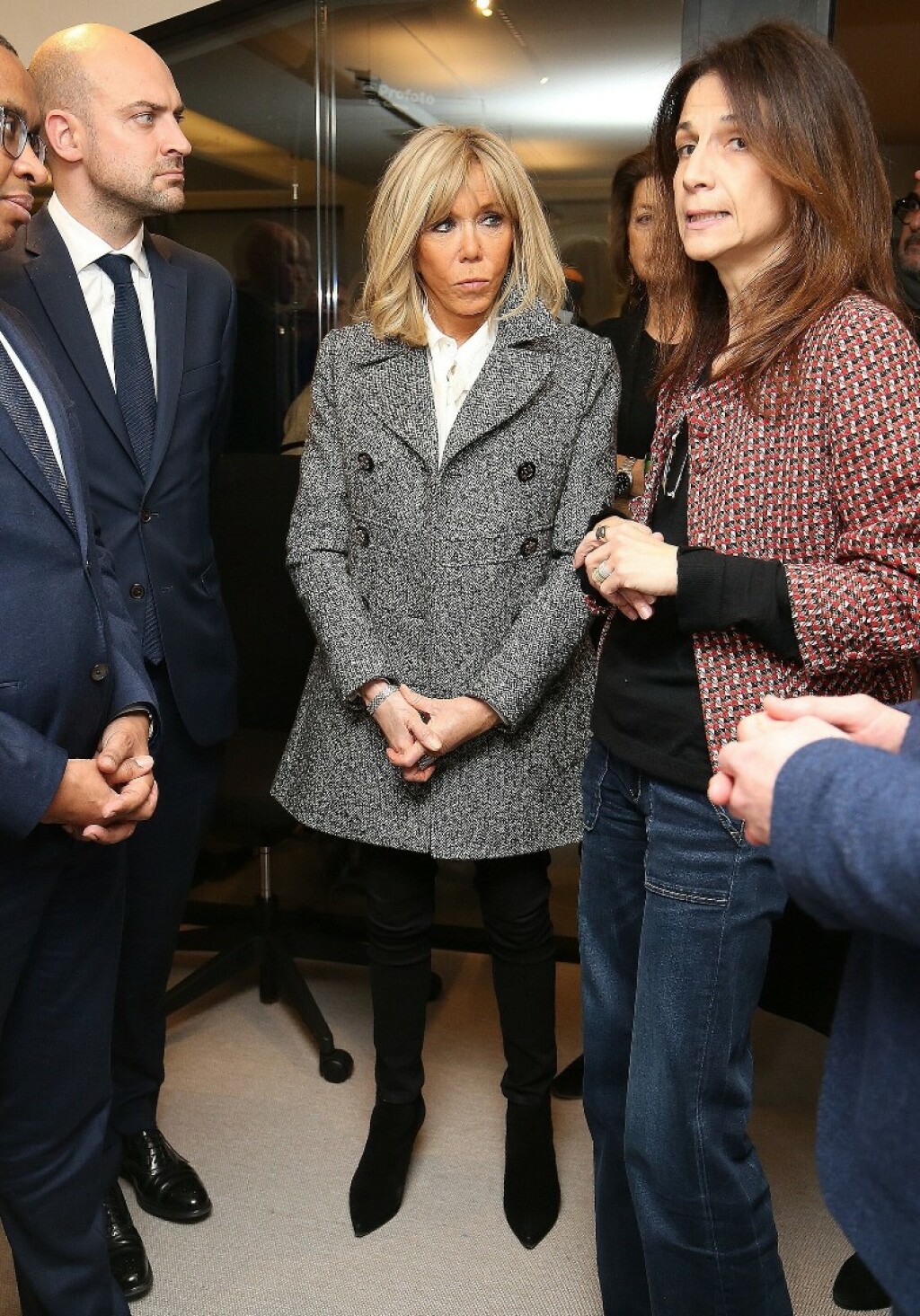 Brigitte Macron u posjetu telefonskom centru organizacije e-Enfance