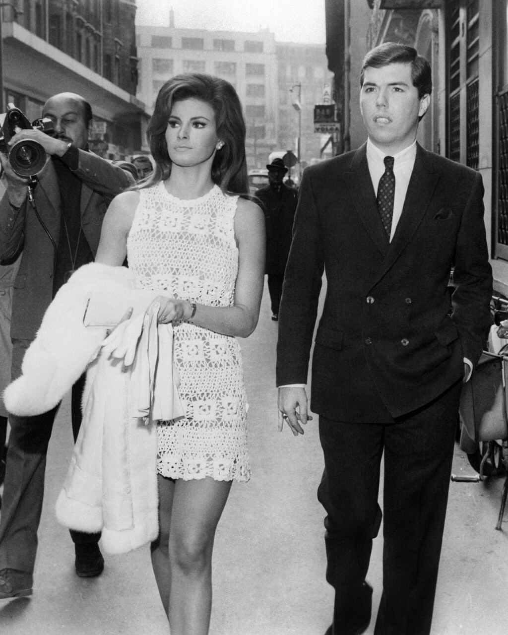 Raquel Welch za drugog supruga Patricka Curtisa udala se u mini haljini