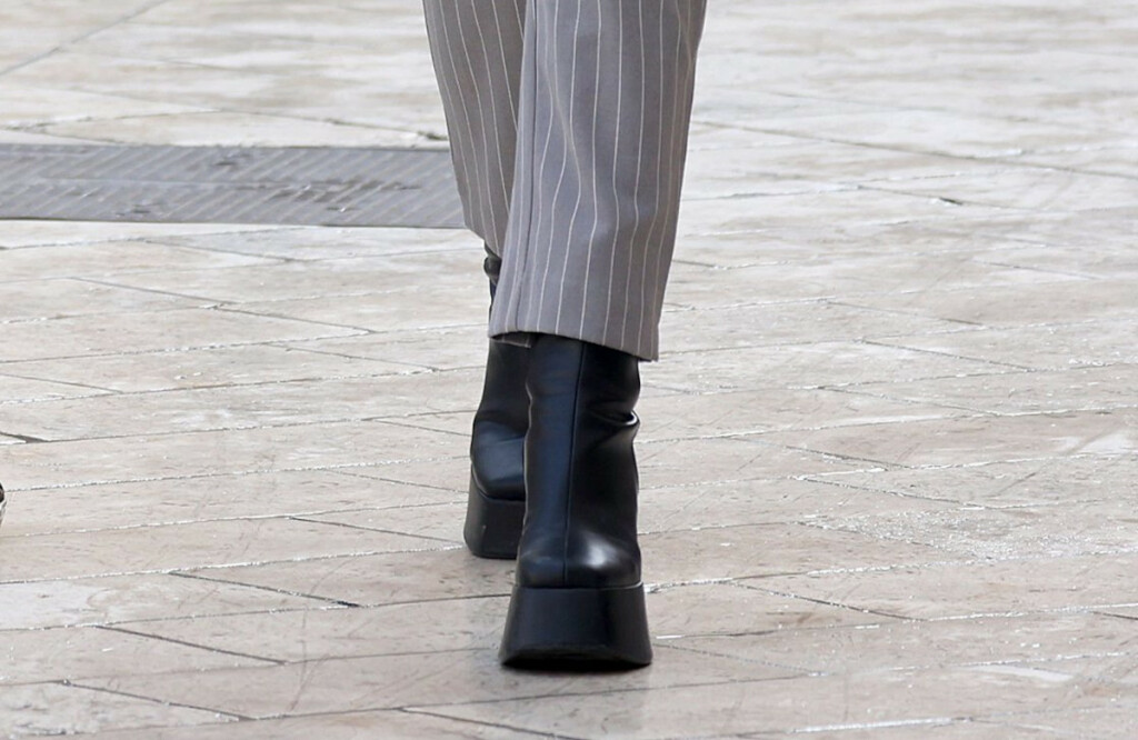 Street stylerica iz Zadra nosi čizme s debelom platformom