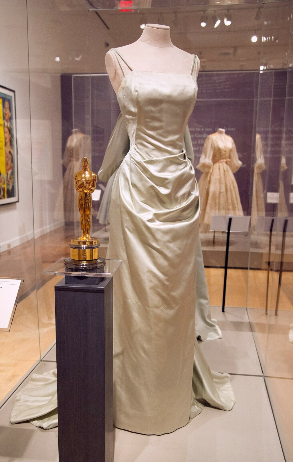 Haljina Edith Head koju je Grace Kelly nosila na filmskoj premijeri i Oscarima