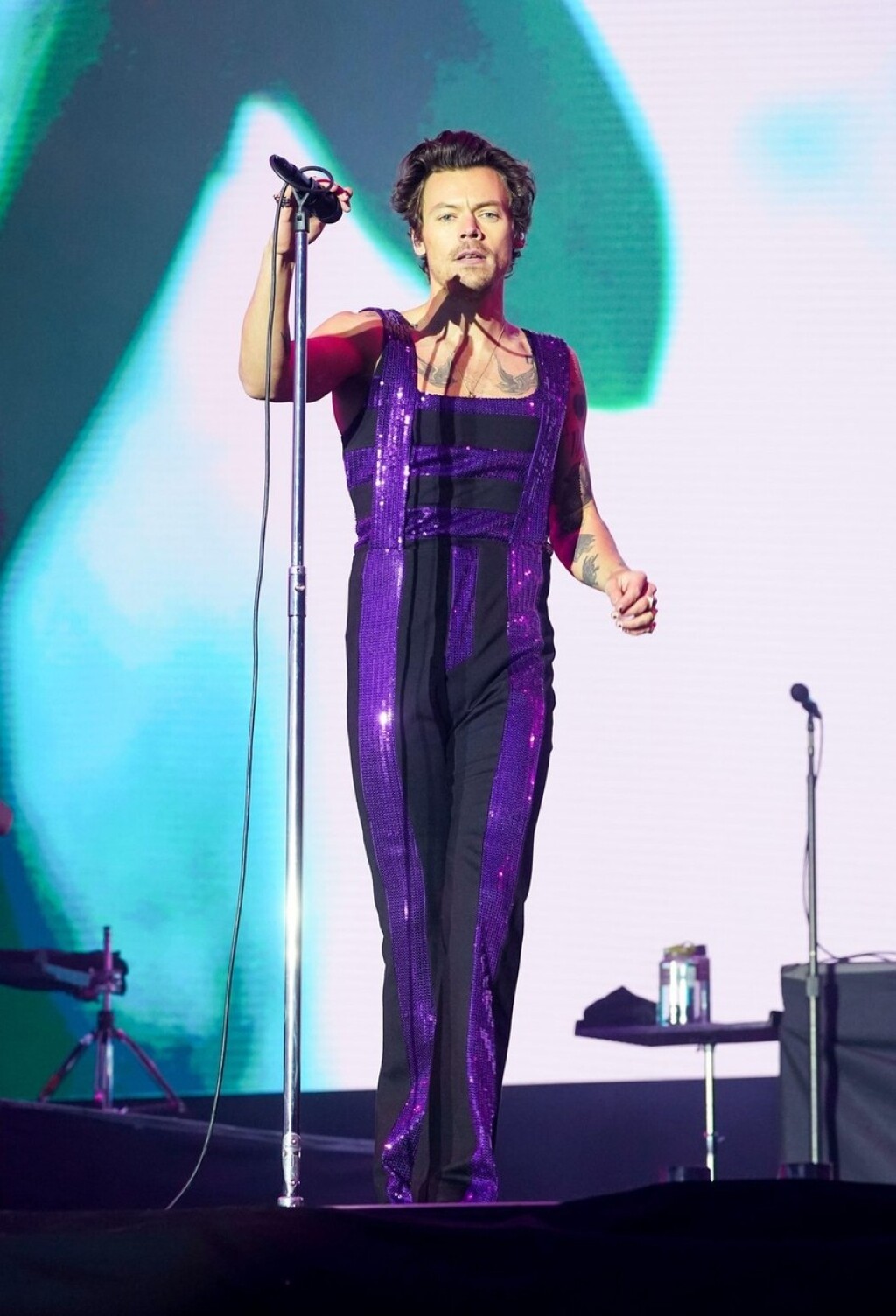 Harry Styles u kostimu s potpisom Artura Obegera