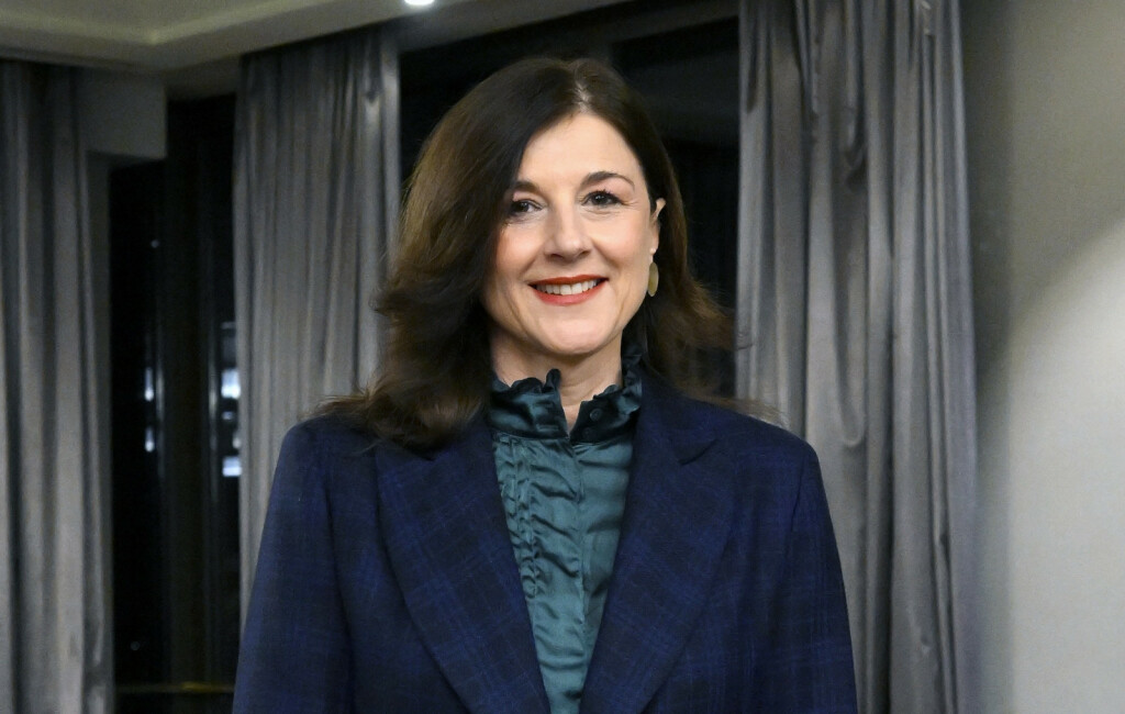 Sanja Musić Milanović u kariranom odijelu i crnim čizmama - 4