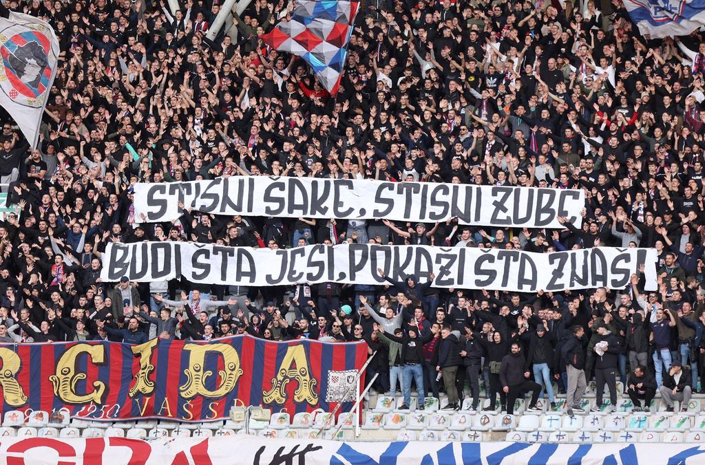 Poruka Torcide na poluvremenu utakmice Hajduk - Slaven Belupo