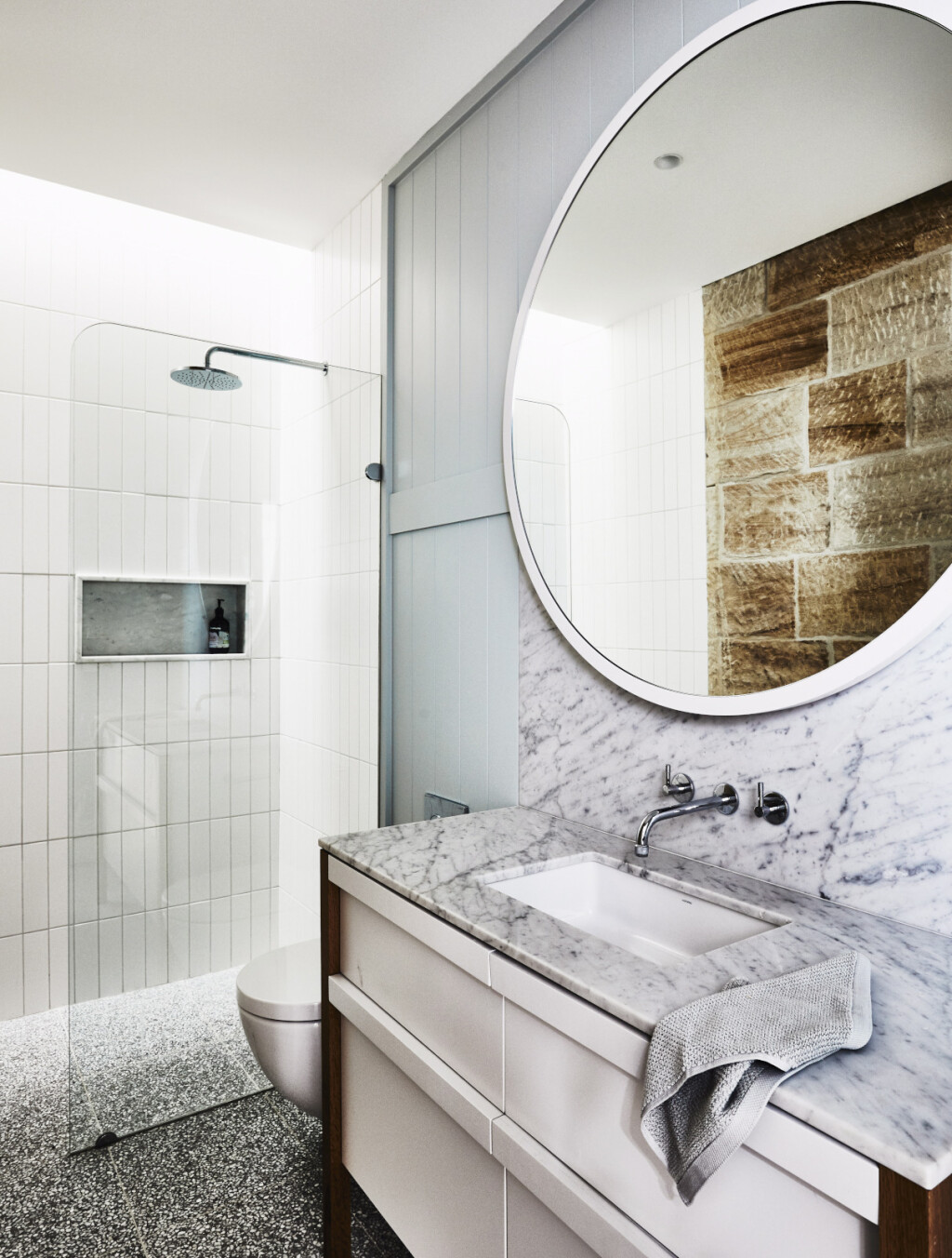 Za manje kupaonice bolje je birati ogledala bez okvira ili s tankim okvirom