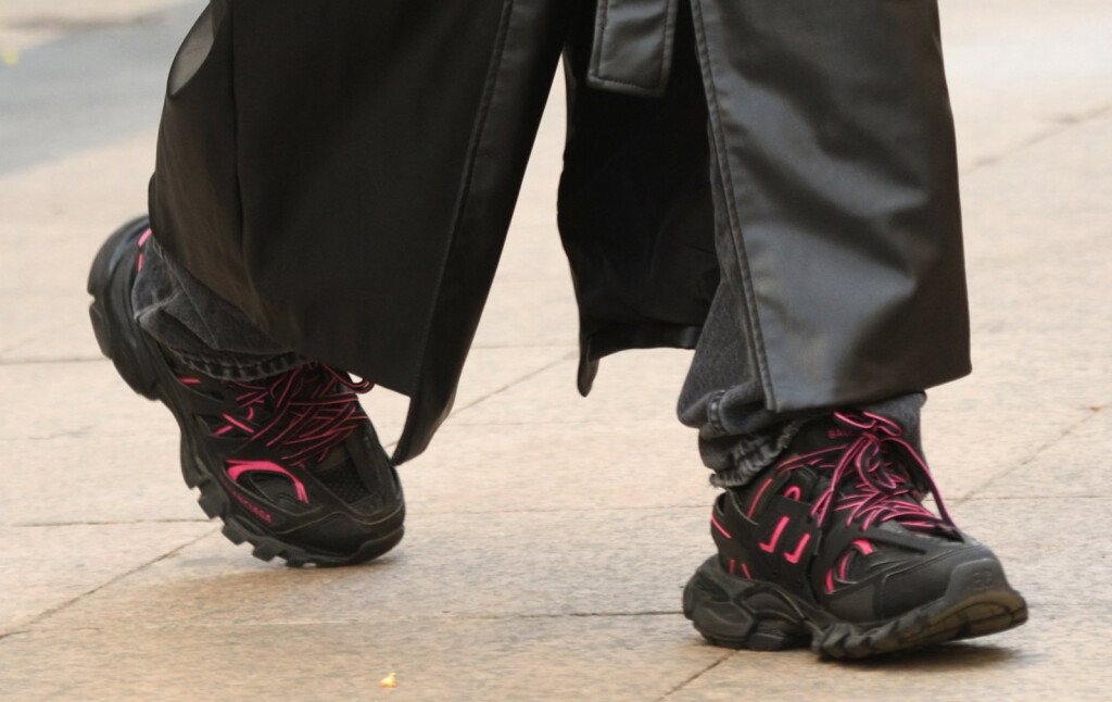 Lu Dedić nosi tenisice modne kuće Balenciaga