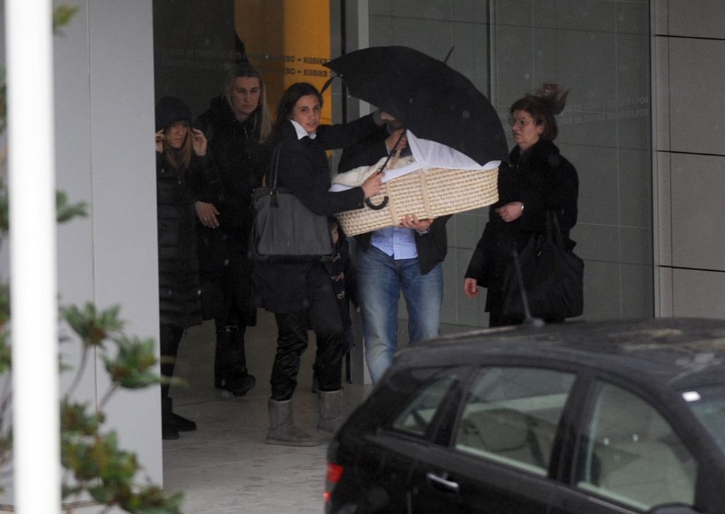 2010. Split: Stipe Pletikosa došao po suprugu i dijete u splitsko rodilište