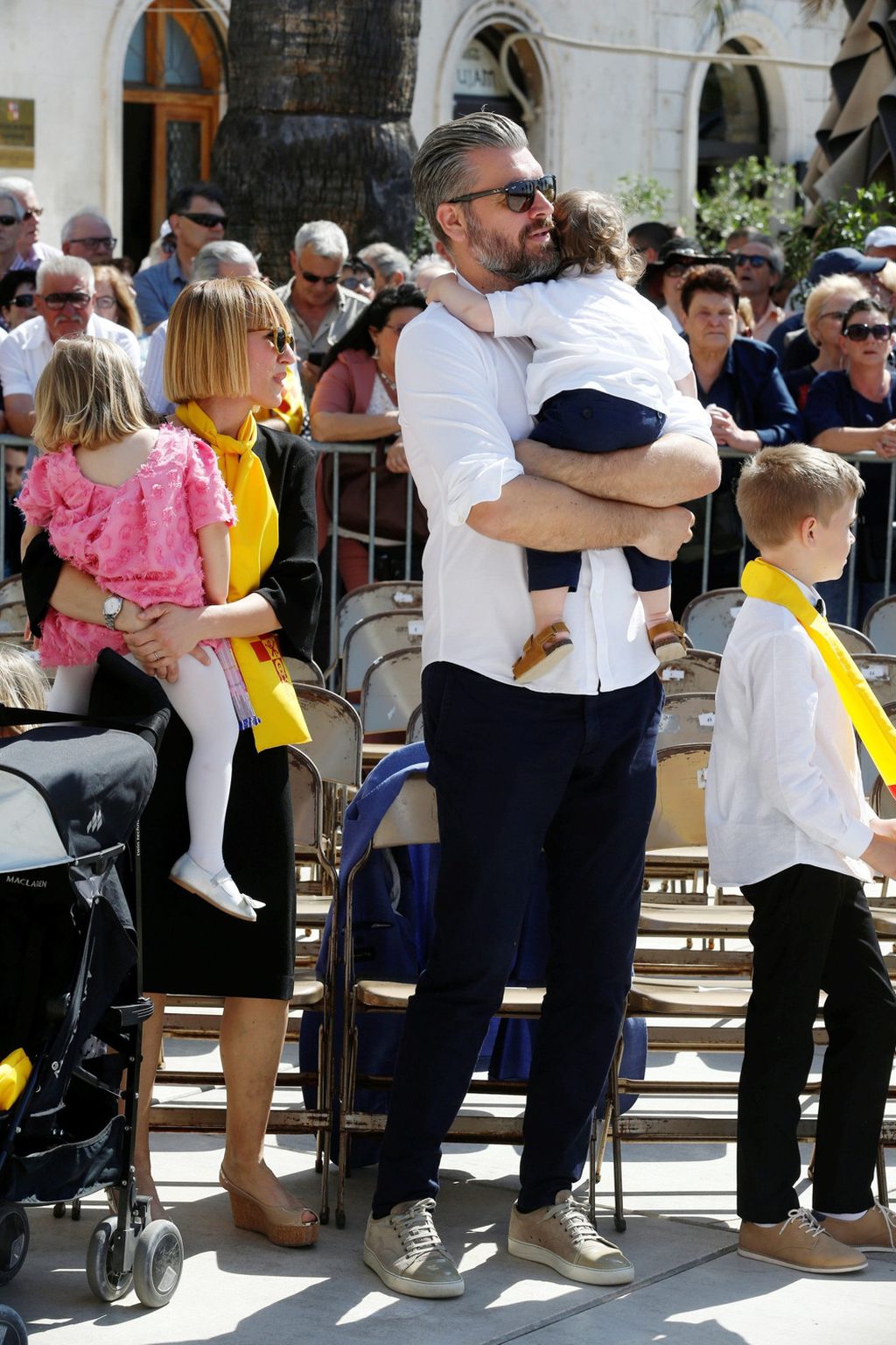 Stipe Pletikosa sa suprugom Angelom i djecom