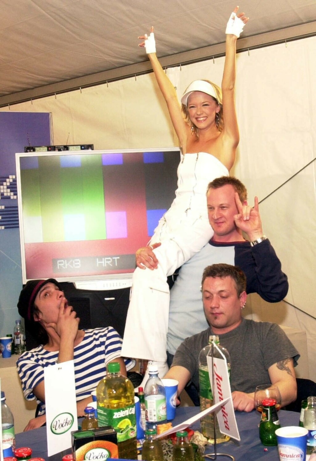 Maja Šuput na Dori 2003. s članovima grupe Kawasaki 3p