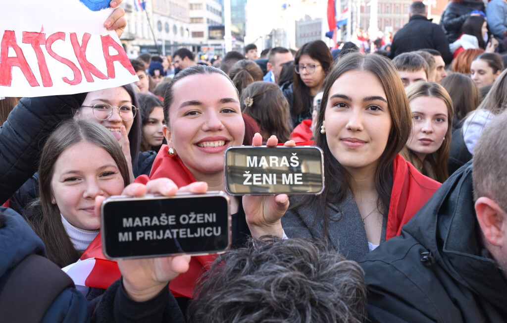 Poruke rukometašima na dočeku na Trgu bana Jelačića u Zagrebu - 7