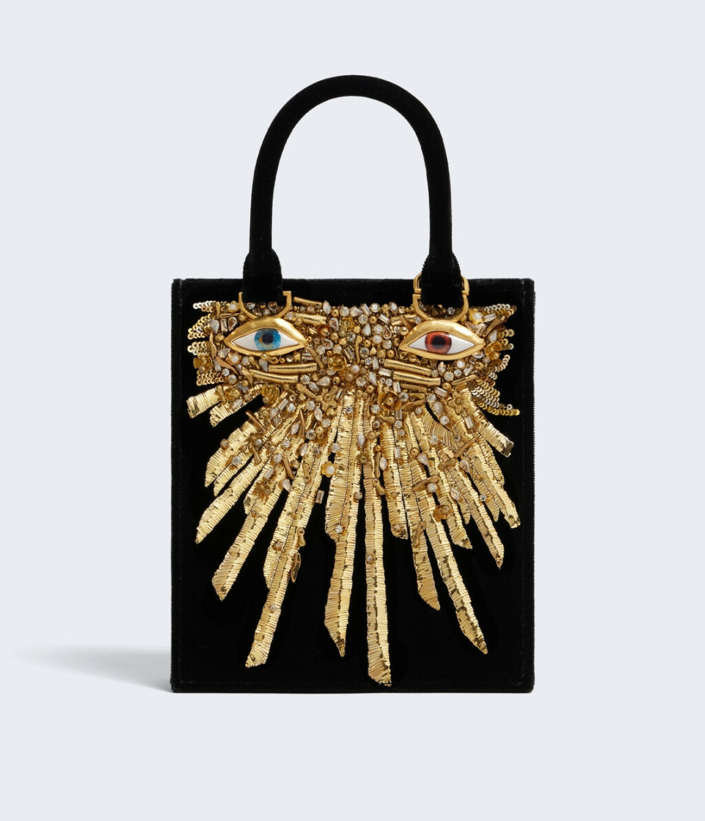 Demi Moore nosi torbu modne kuće Schiaparelli