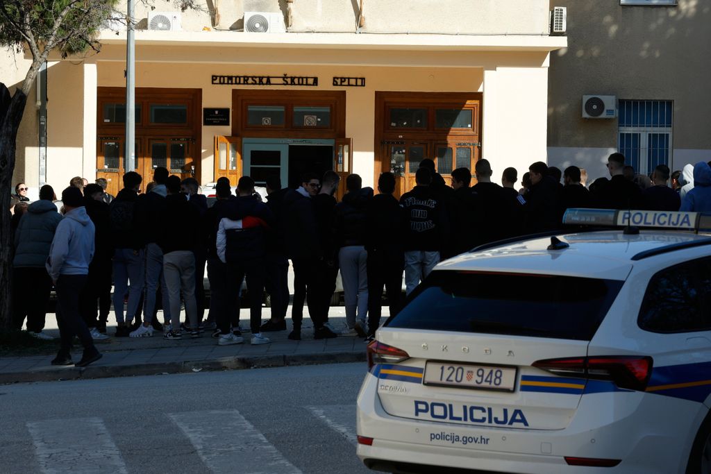 Policija na terenu nakon dojave o bombama