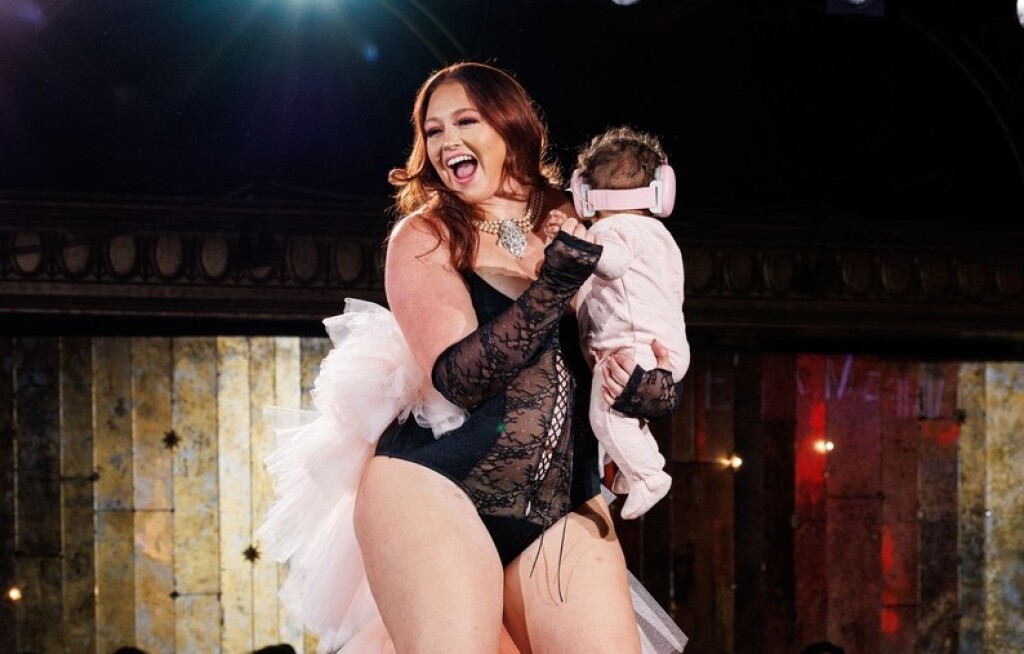 Revija Adore Me donjeg rublja