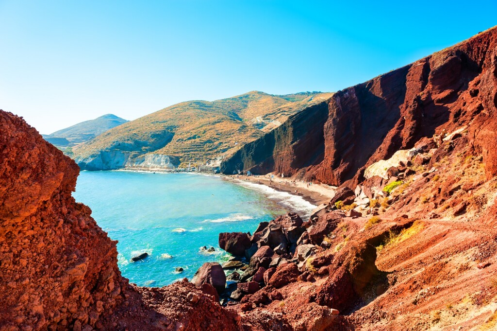 Zapanjujući krajolik Crvene plaže na Santoriniju