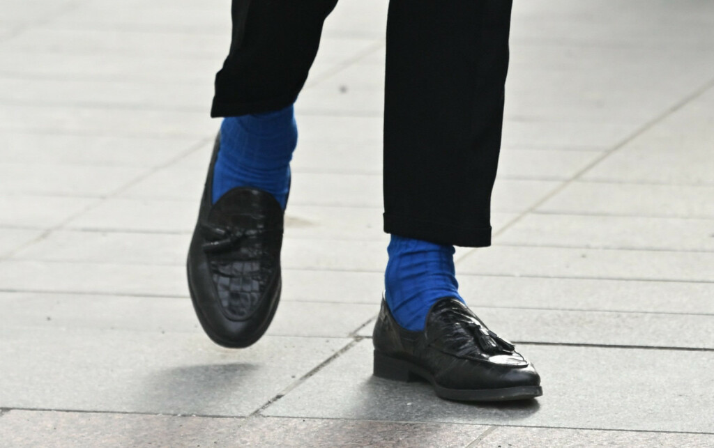 Gospodin iz centra Zagreba odlučio je istaknuti čarape plave boje