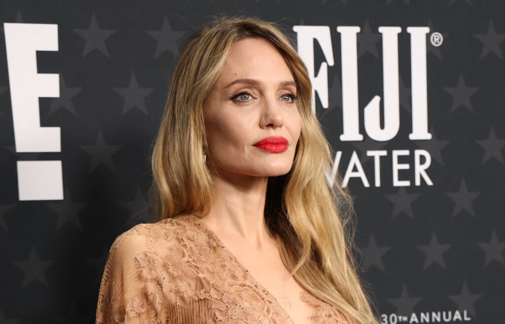 Angelina Jolie na dodjeli nagrada Critics' Choice u haljini Elie Saab