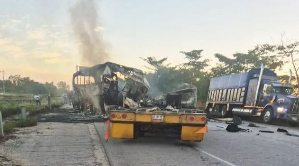 Prometna nesreća između autobusa i kamiona u Meksiku