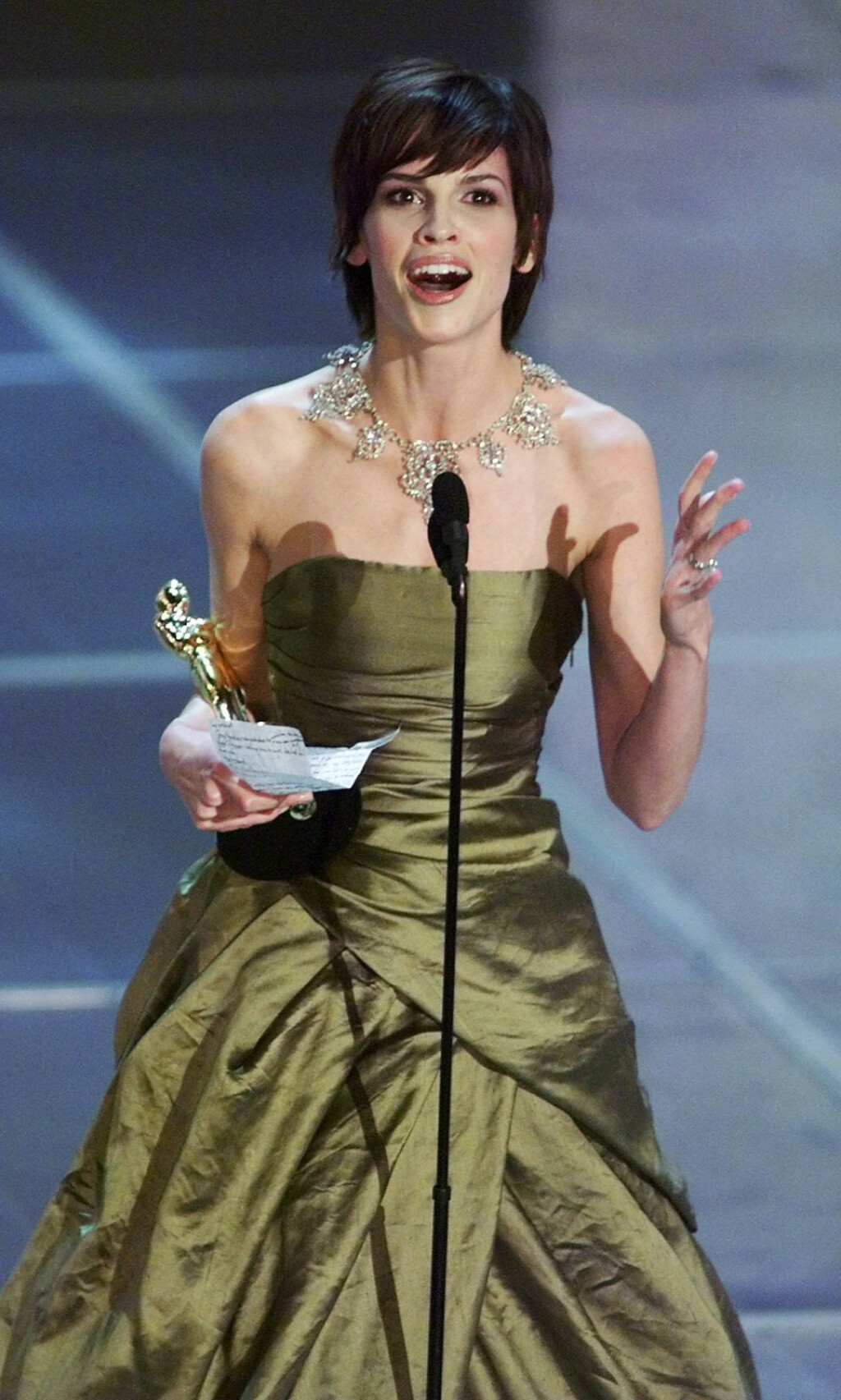 Hilary Swank na Oscarima 2000. u haljini američkog dizajnera Randolpha Dukea