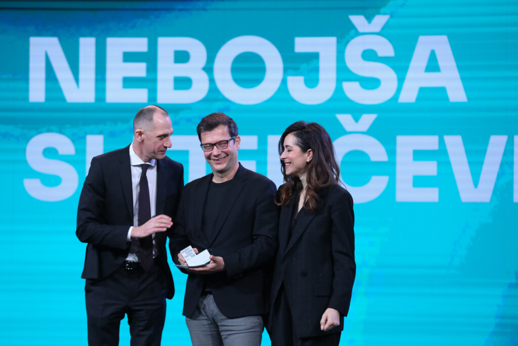 Zrinka Cvitešić u crnom odijelu na svečanoj dodjeli nagrada Vizionar godine