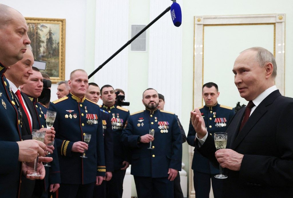 Vladimir Putin s odlikovanim vojnicima