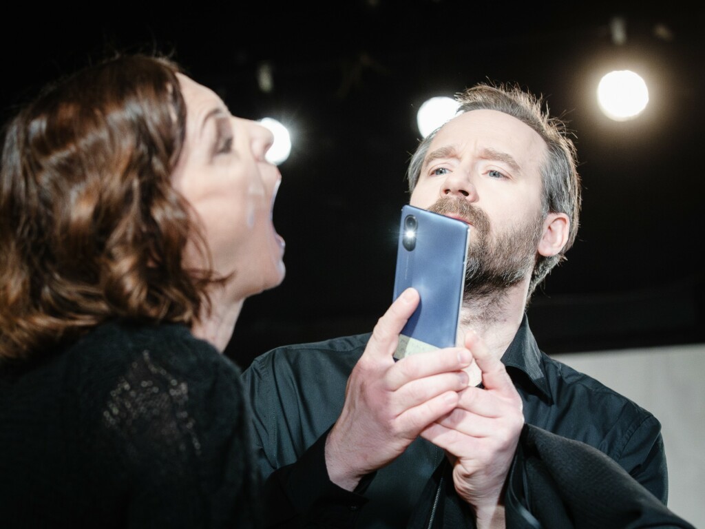 Praizvedba predstave Otac, Kći i Duh Sveti