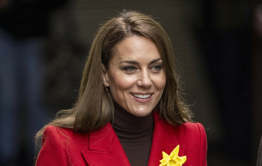 Catherine Middleton u kaputu modne kuće Alexander McQueen - 8
