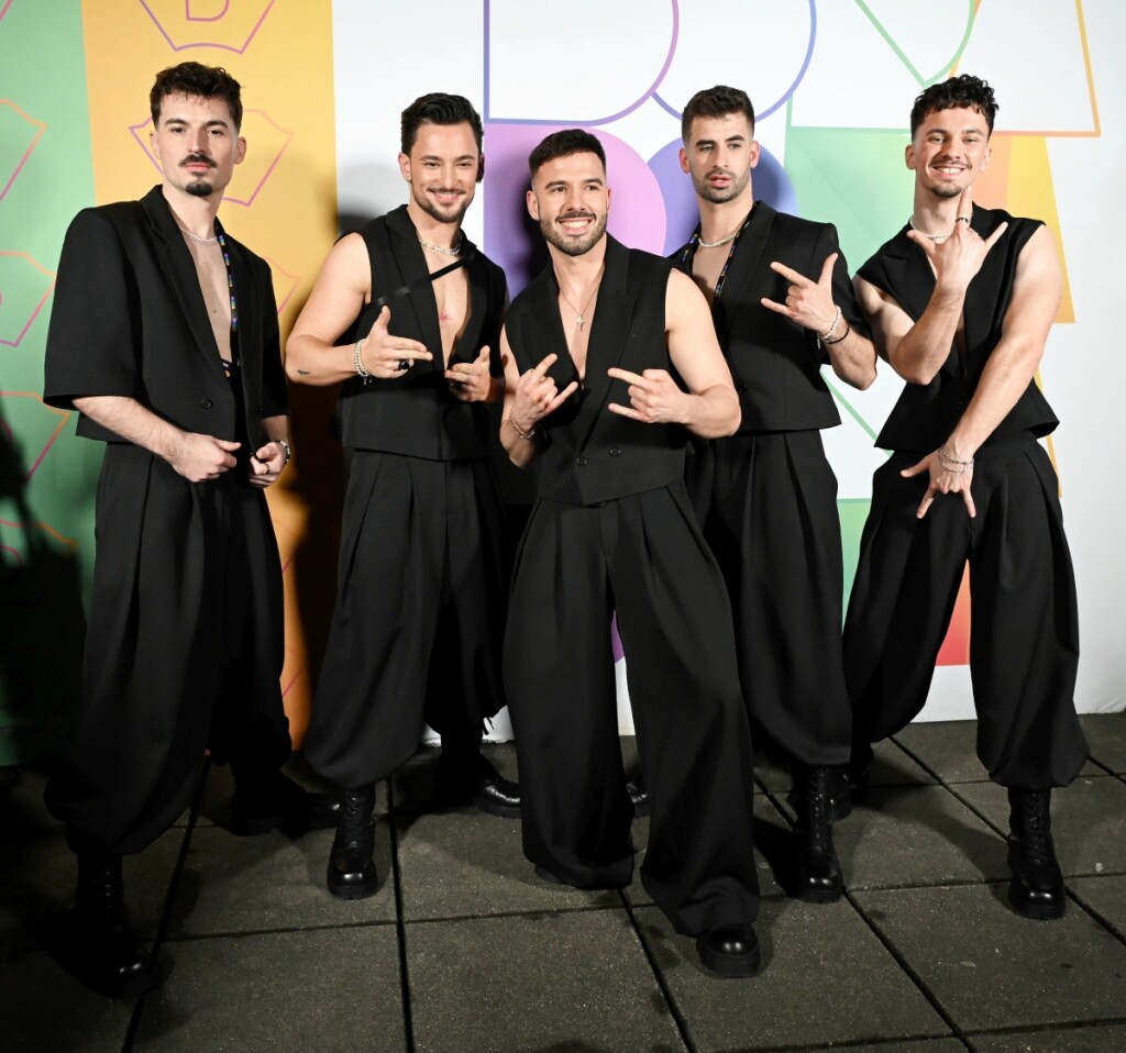 IVXN i njegovi plesači