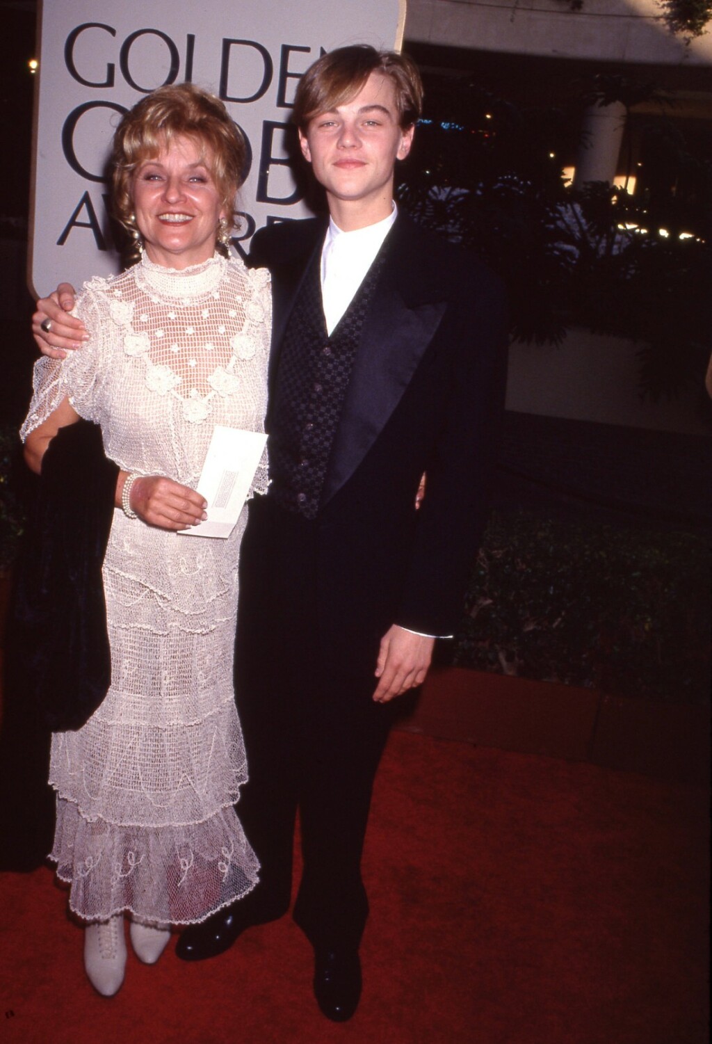 Leonardo DiCaprio s mamom na Zlatnim globusima 1994. godine