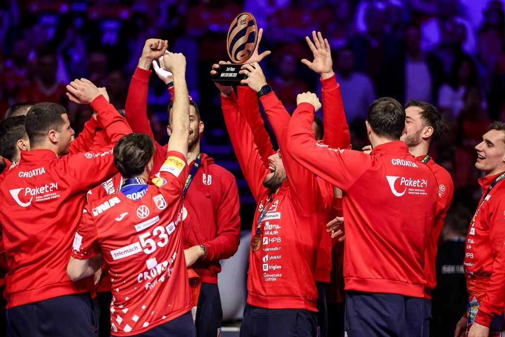 Hrvatski rukometaši slave europsku broncu - 3