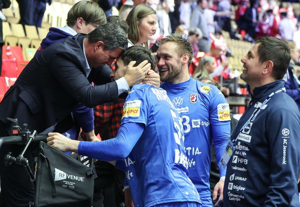 Hrvatski rukometaši slave europsku broncu - 7