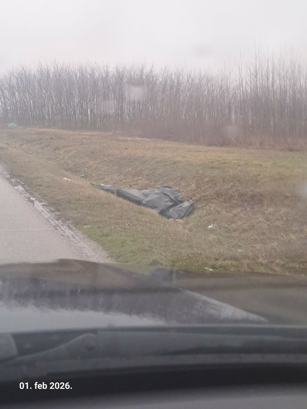 Ilegalno odlaganje otpada na izlazu iz Tenje - 3