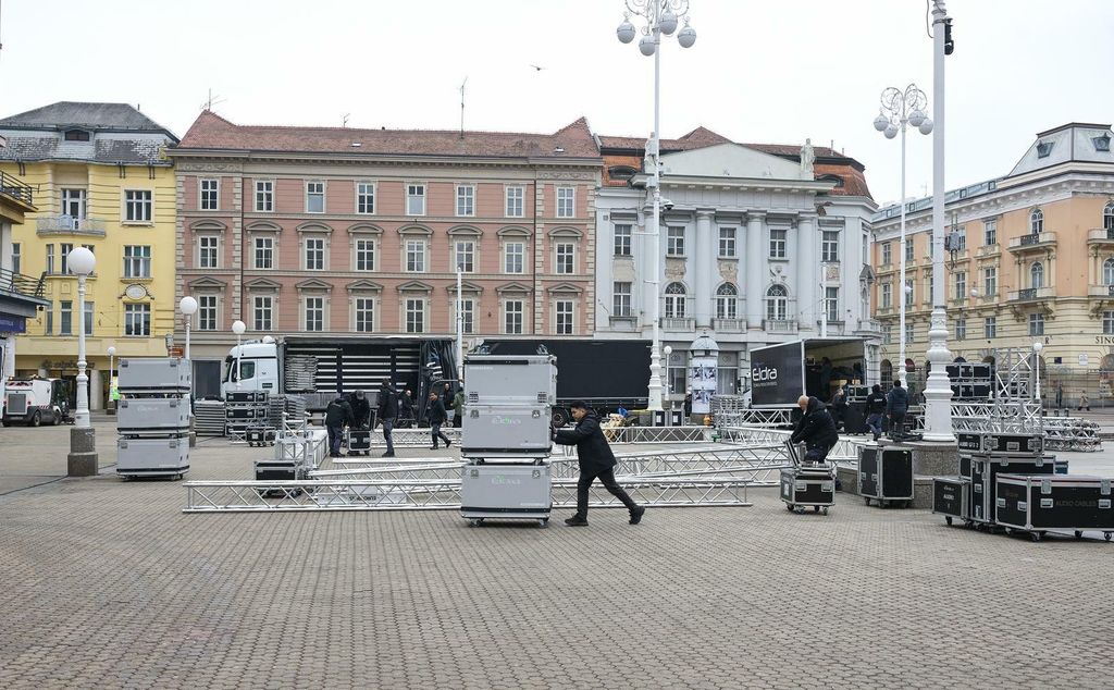 Trg uoči dočeka rukometaša u 18h - 8
