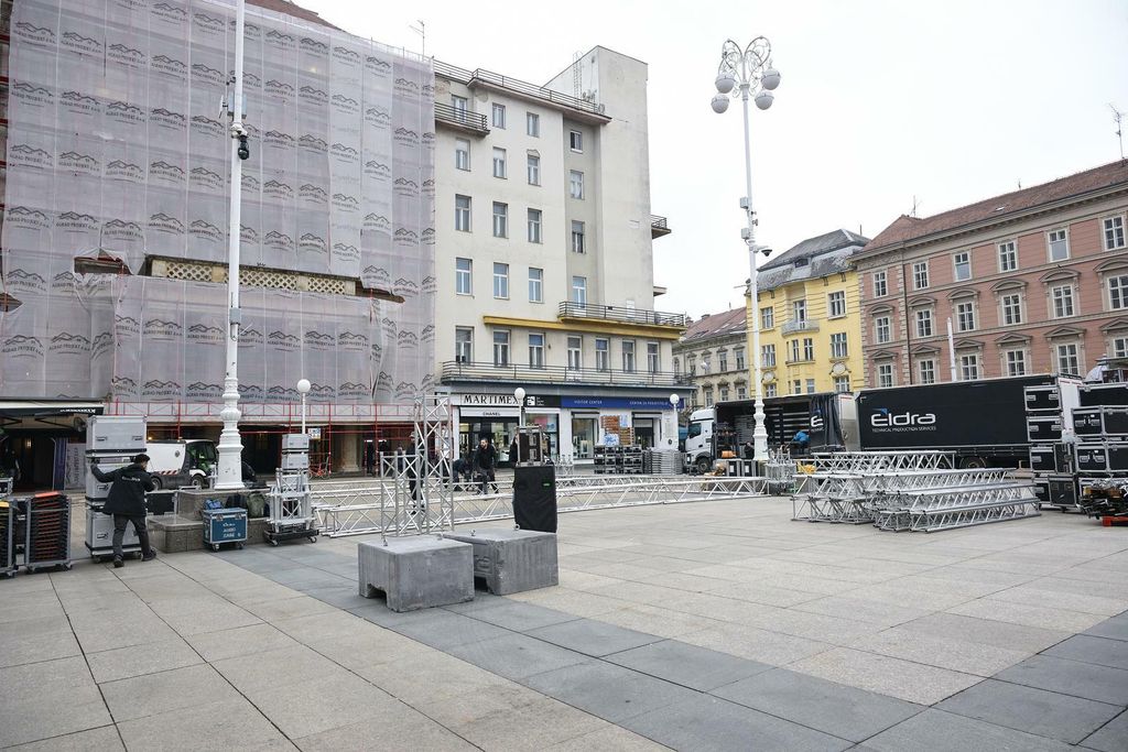 Trg uoči dočeka rukometaša u 18h - 8