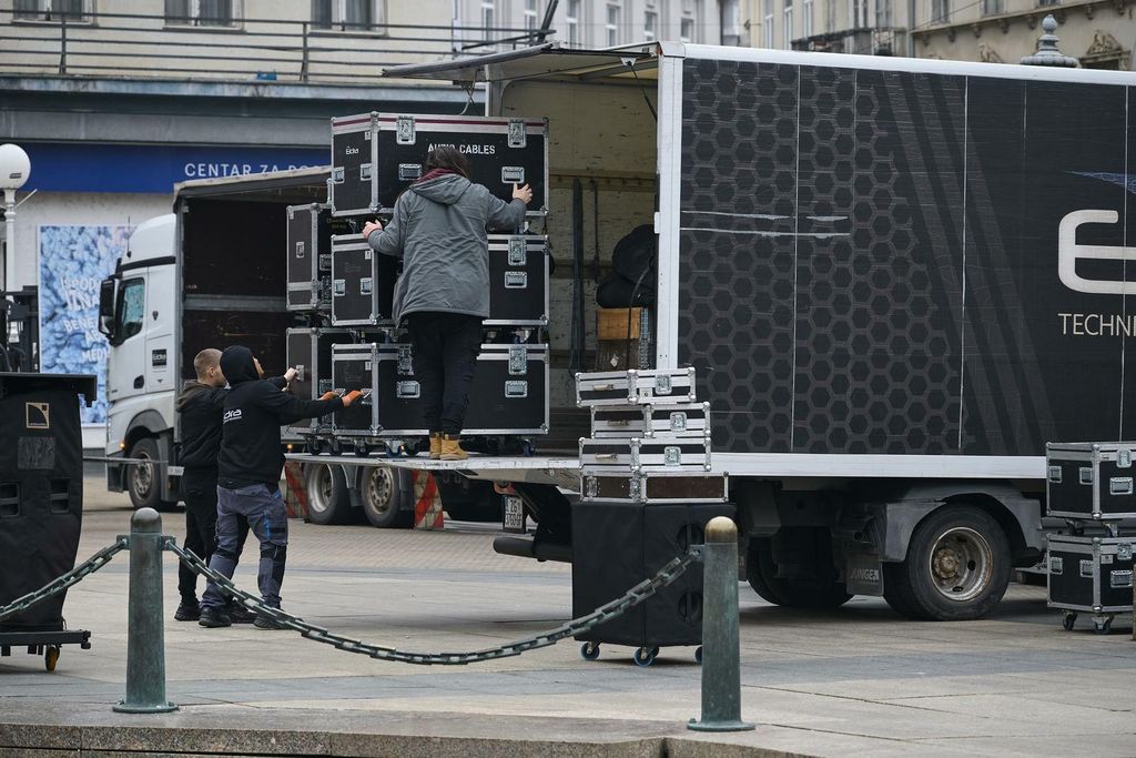 Trg uoči dočeka rukometaša u 18h - 8