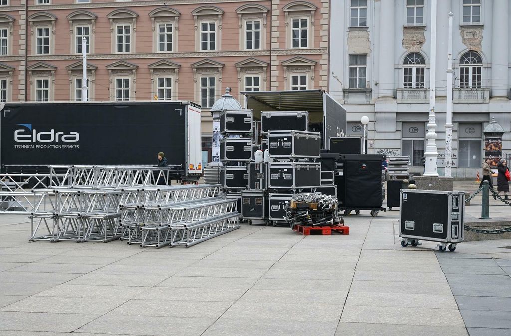 Trg uoči dočeka rukometaša u 18h - 8