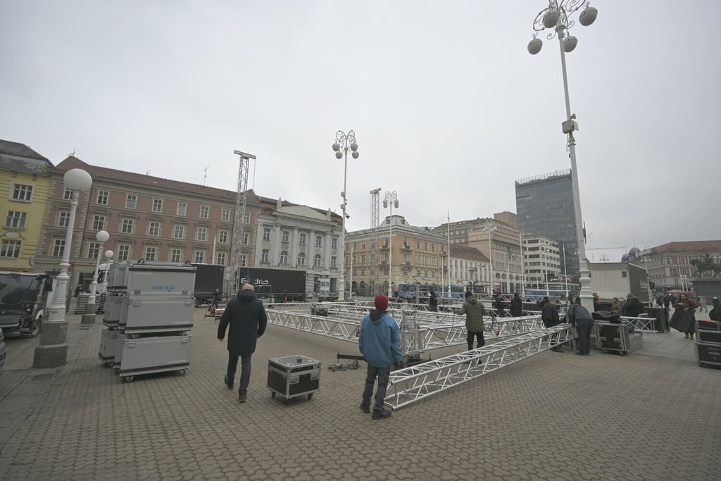 Trg uoči dočeka rukometaša u 18h - 8