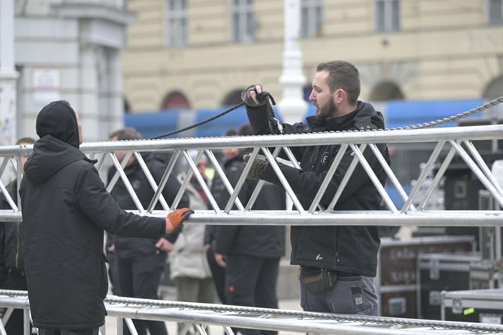 Trg uoči dočeka rukometaša u 18h - 8