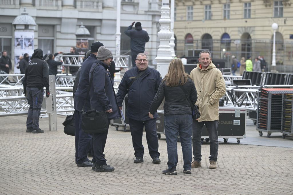 Trg uoči dočeka rukometaša u 18h - 8