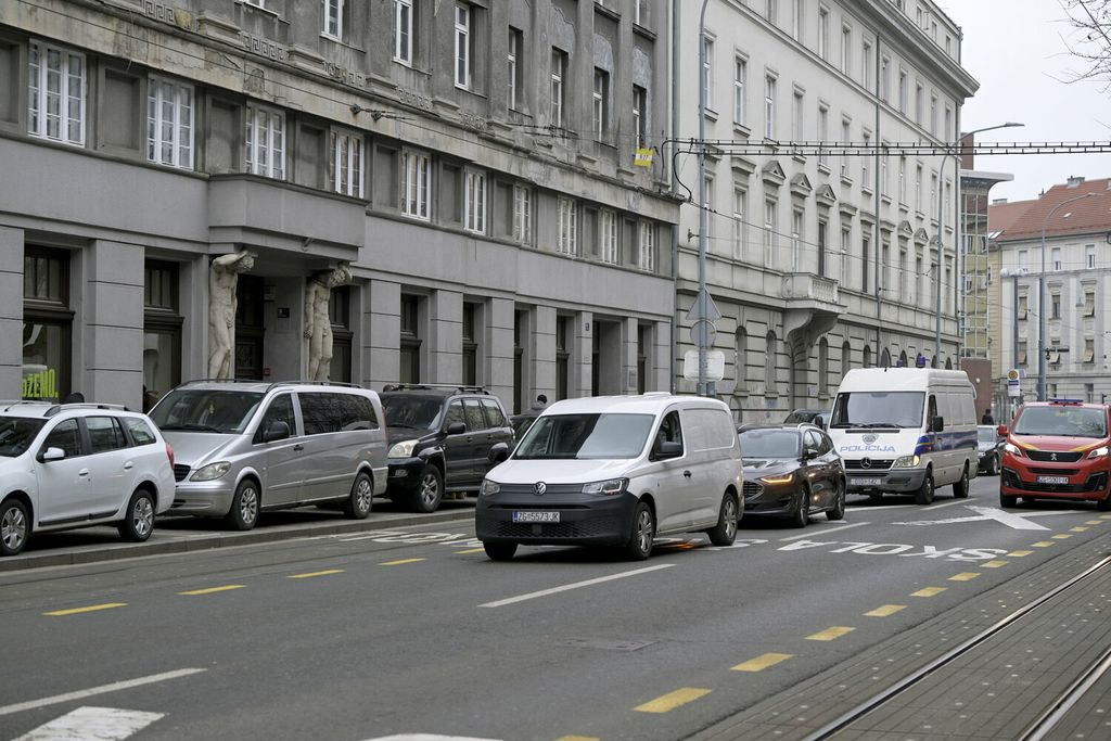 Policija u prostorijama stranke Možemo! - 6