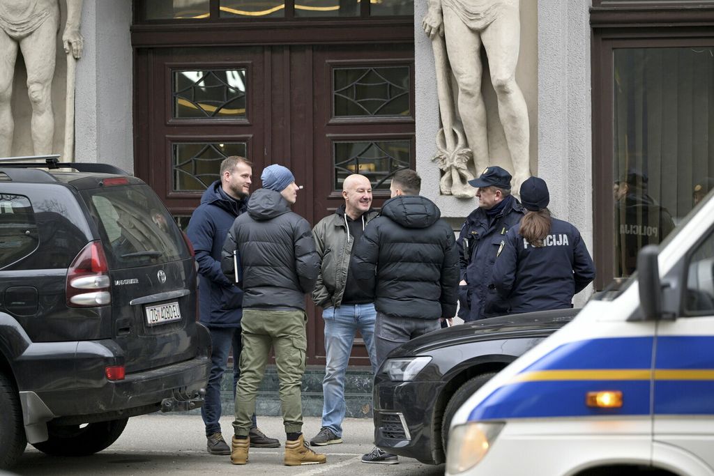 Policija u prostorijama stranke Možemo! - 6