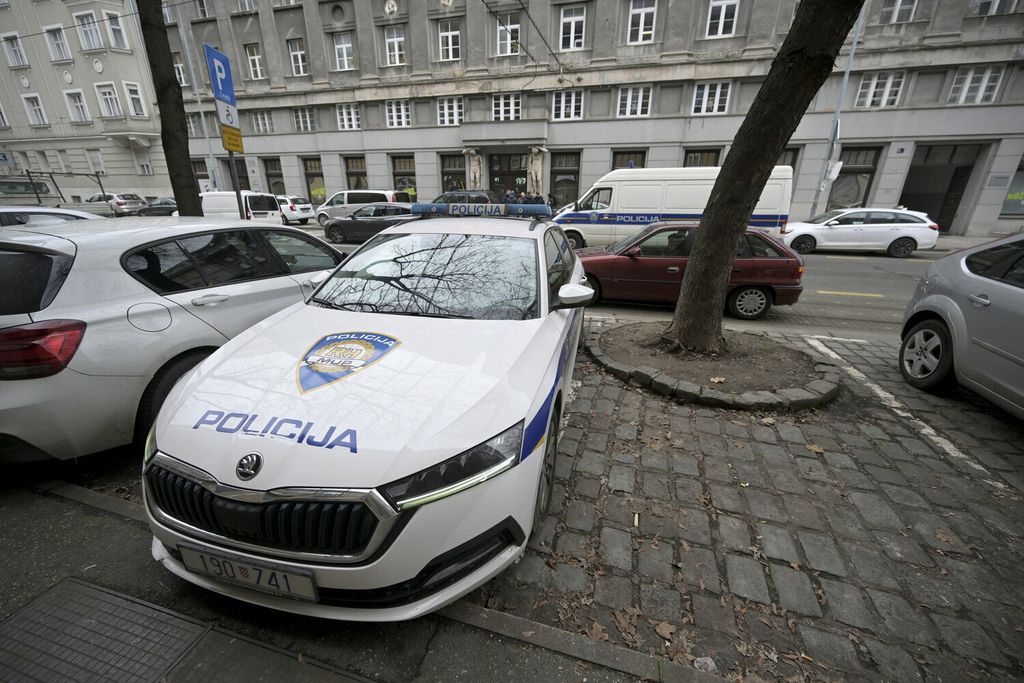 Policija u prostorijama stranke Možemo! - 6