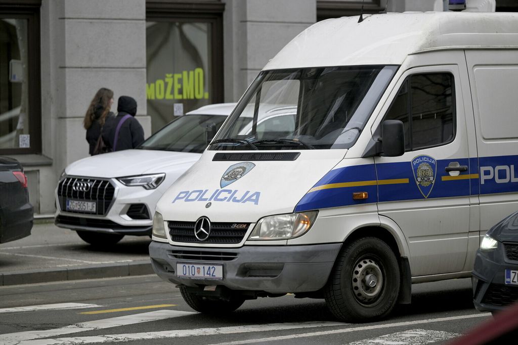 Policija u prostorijama stranke Možemo! - 6